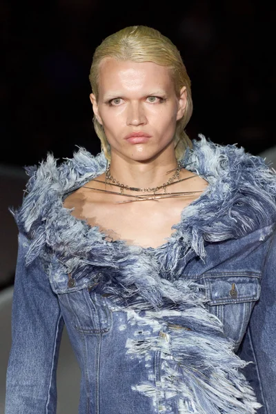 Look 43